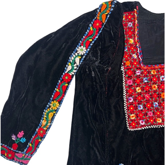Vintage 60’s Boho Renaissance-Styled Black Velvet Dress Floral Embroidery Panels - Picture 14 of 16